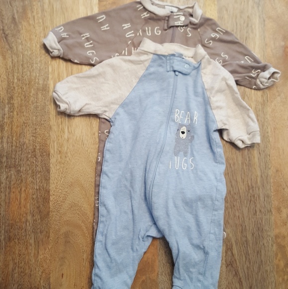 Last Chance! 6 Gerber Sleep n'Play footed onesies - Picture 6 of 8